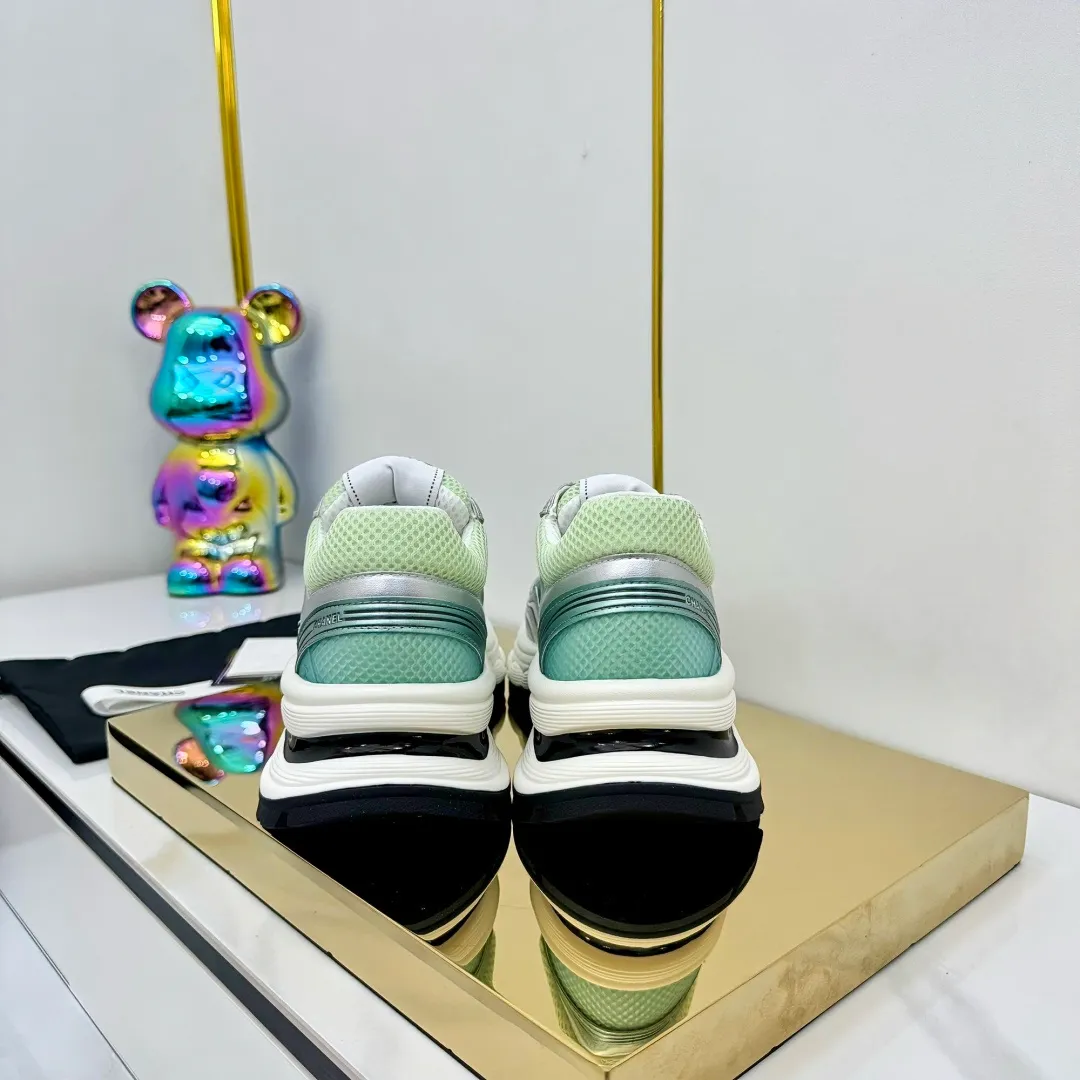 👟👟Ex-factory price 680👟👟 Upgraded version, upgraded version, upgraded version! No rebuttal accepted! ! ! ! Chanel Chanel panda shoes! 2025 counter's top casual sports shoes. This classic design; the upper is electro-embroidered with a variety of techniques; the outsole is fashionable and sporty; the unusual inclusion of a variety of color matching elements... The diversified mix and match is very good-looking and versatile, and can be used for leisure, fashion, sports, and outdoor... ꫛꫀꪝ Go➫ Materials: ❶Upper made of: original imported first-layer silk cowhide + original waterproof cloth + original first-layer cowhide ❷Inner lining: Original Yangli+Net ❸Outsole based on: Original TPU combination outsole Counter boutique packaging complete set for women 35–41 👉 👉 👉 👉